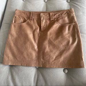 Alice and Olivia beige leather skirt size 0